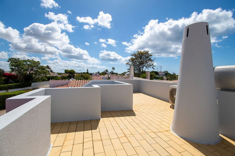 Room 3, Casa Ana Superbly Renovated With Heated Private, Lagoa