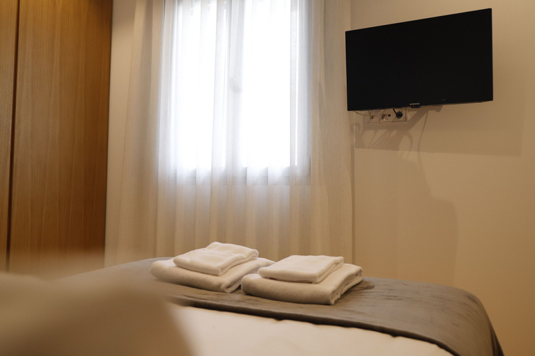Bedroom 2, Medina Homes Puente Romano, Córdoba