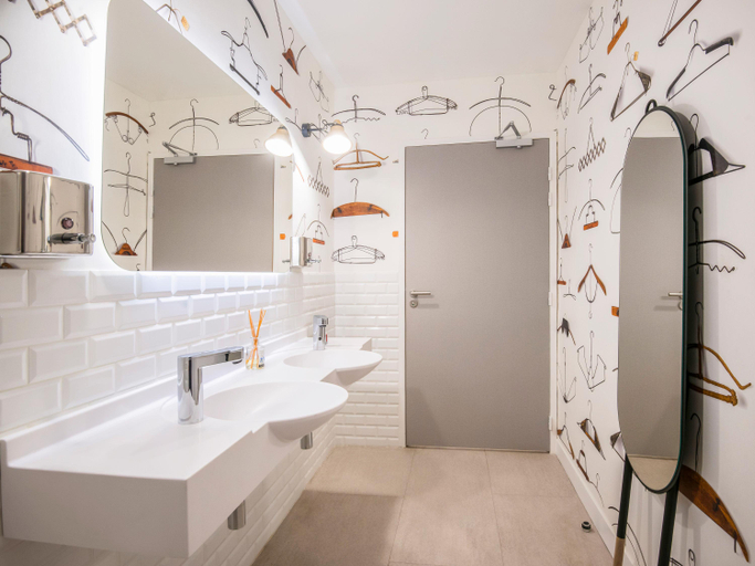 Bathroom 4, ibis Styles Nice Cap 3000 Airport, Alpes-Maritimes