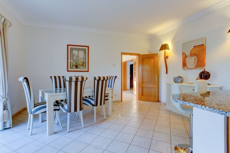 Room 5, Casa Marta Three Bedroom Villa With sea Views, Lagoa