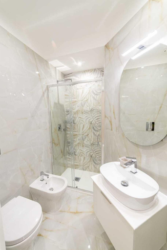 Bathroom 4, STATION HOUSE 45, Napoli