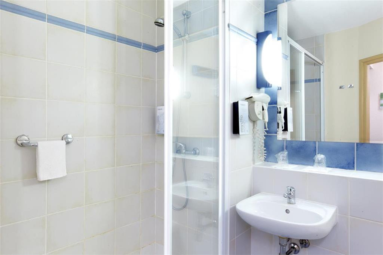 Bathroom 4, Campanile NATURE - Thionville Yutz, Moselle
