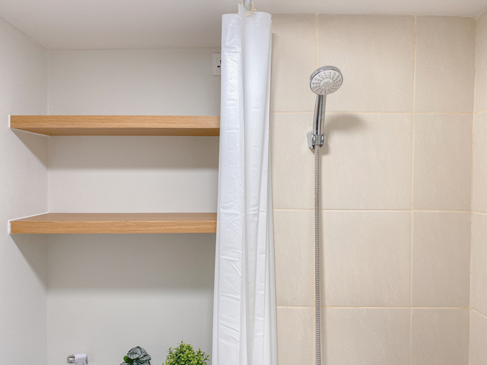 Bathroom 4, Good Choice and Minimalist Studio Apartment Meikarta By Travelio, Cikarang