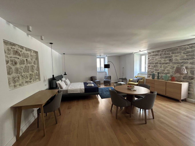 Others 5, Nest Ozana