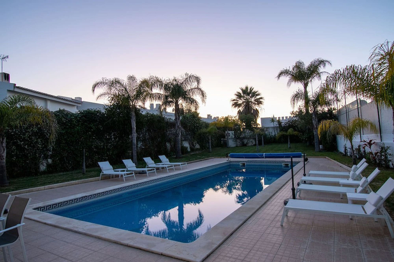 Room 2, Albatroz Gorgeous Spacious Villa IN Carvoeiro, Lagoa