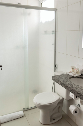 Bathroom 4, Astor Hotel, Bauru