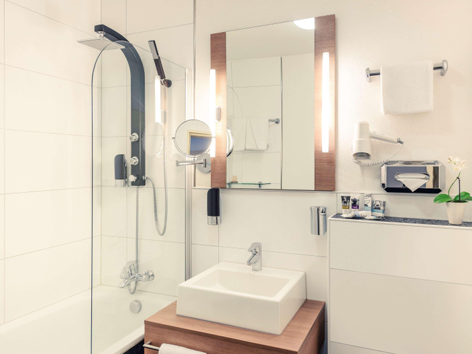 Bathroom 4, Mercure Hotel Kaiserhof Frankfurt City Center, Frankfurt am Main