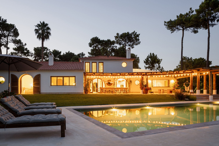 Room 3, Elysian Villa by Cadenzalux, Almada