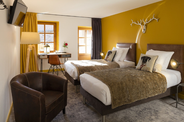 Bedroom 3, Contact Hôtels Le Savigny & Spa, Rhône