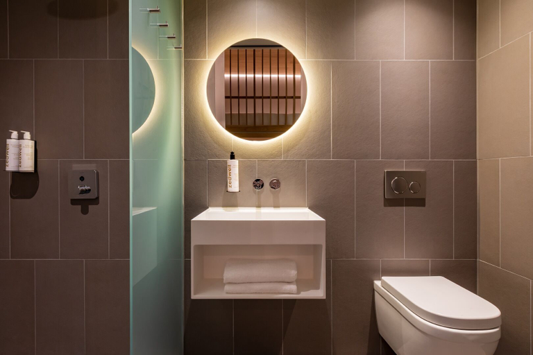 Bathroom 5, Zedwell Piccadilly Circus, London