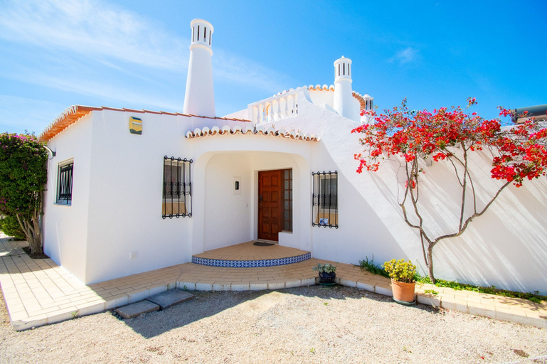 Room 3, 32A Vale do Milho Stunning Detached Villa Close, Lagoa