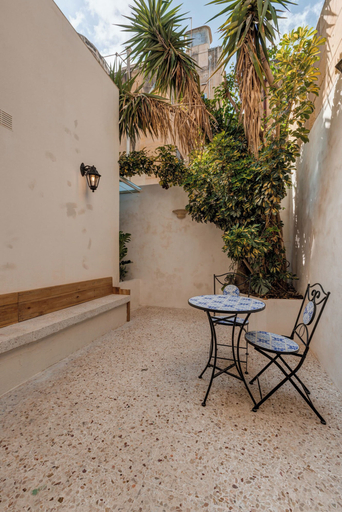 Others 4, Modern Designer 2BR Apartment – Walk to Sea