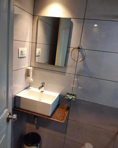 Bathroom, Hotel Grand Bella, Mumbai Suburban