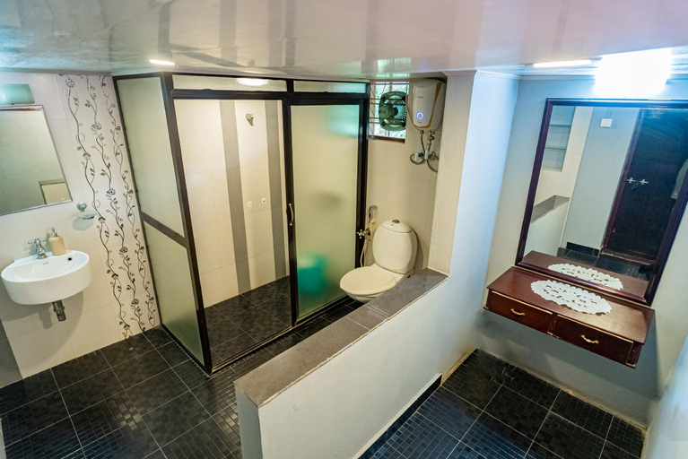 Bathroom 3, Meleppura Homestay, Thrissur