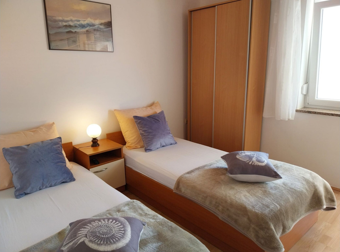 Others 3, Metajna House With Pool And Sea View, Novalja