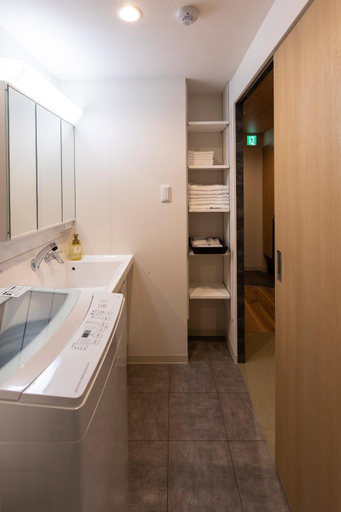 Bathroom 4, PINN-S1E6, Sapporo