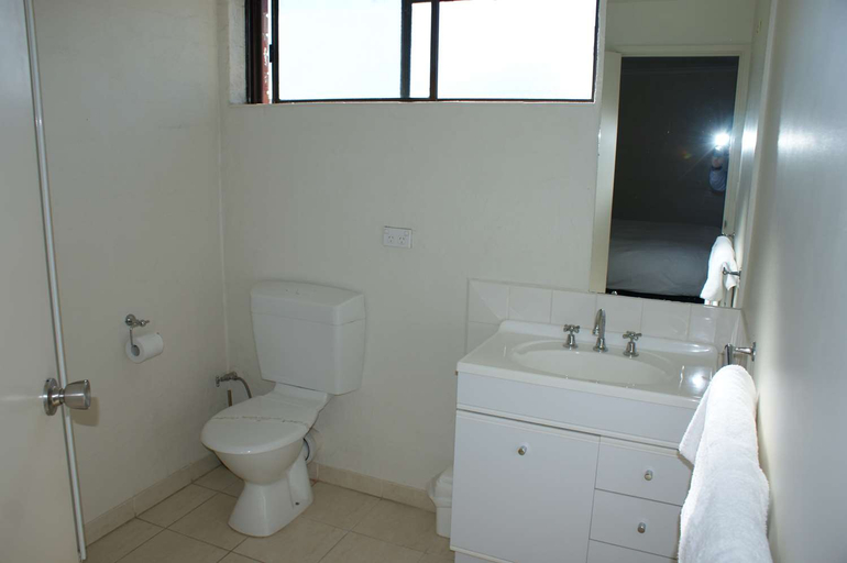 Bathroom 4, Apollo Bay Motel and Apartments, Colac-Otway - South