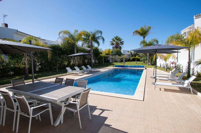 Room 4, Albatroz Gorgeous Spacious Villa IN Carvoeiro, Lagoa