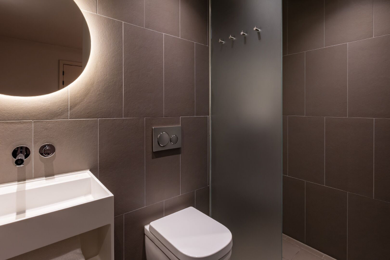 Bathroom 5, Zedwell Piccadilly Circus, London