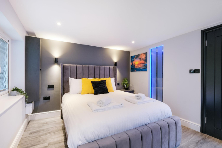 Others 4, Stanley Cottage, Greenford - Studio Room, London