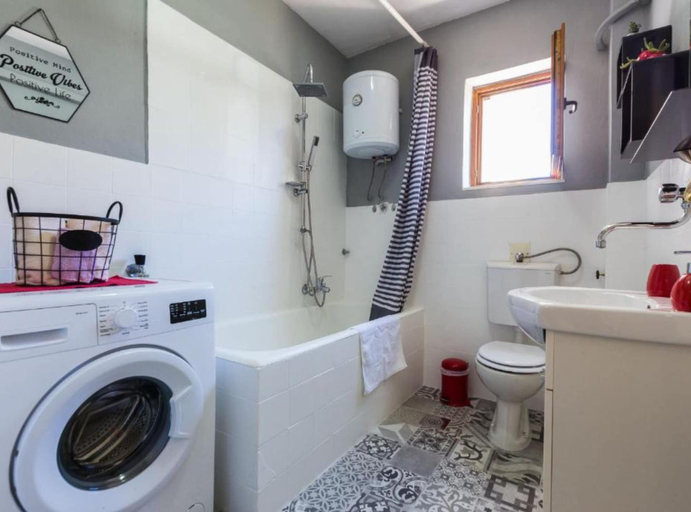 Bathroom 2, Charming Zadar Apartment Near Old Town With Convenient Access to Beaches, Zadar