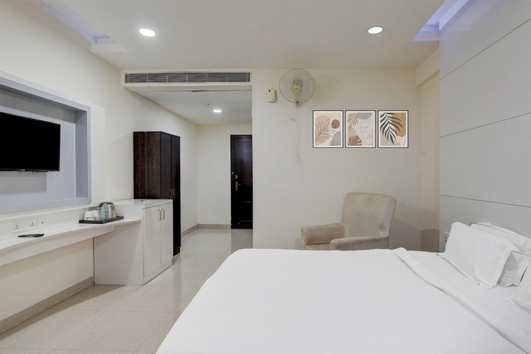 Room 4, Poolside Retreat Near Sathyabama Chennai, Kancheepuram