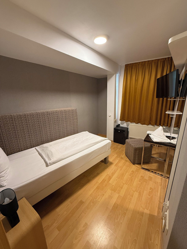 Bedroom 4, Eurocity Hotel, Main-Kinzig-Kreis