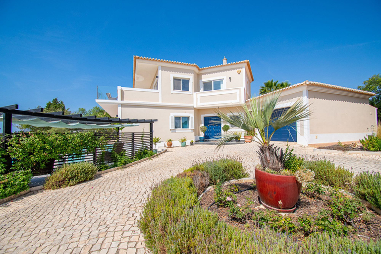 Room 2, The One Ocean Front in Carvoeiro, Lagoa