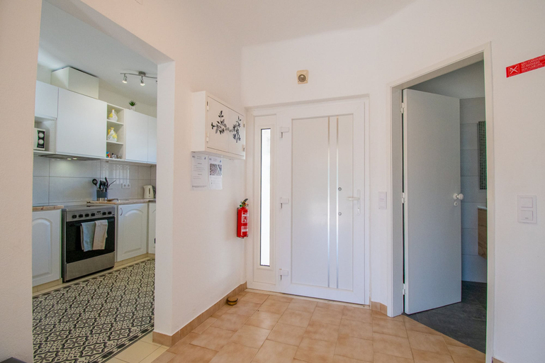 Room 5, 99 ADM Casa Mendes Fabulous Townhouse With Share, Lagoa