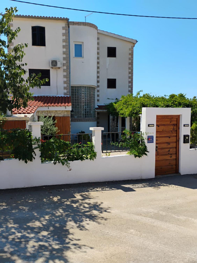 Others 2, Apartmani Mirjana, Šibenik