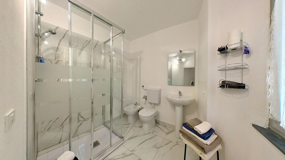 Bathroom, Il Gatto e La Volpe Foresteria, Lecco