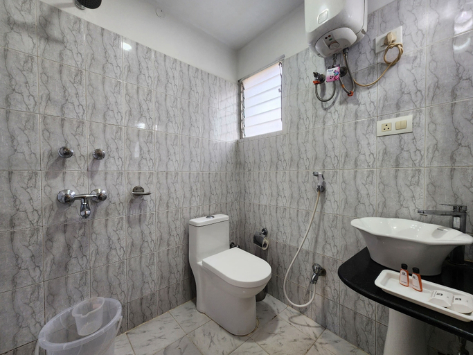 Bathroom 5, HOTEL HOUSEZ43, Kolkata
