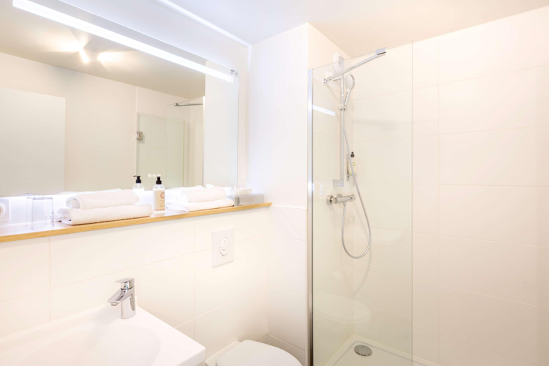Bathroom 5, Best Western Hotel Armor Park Dinan, Côtes-d'Armor