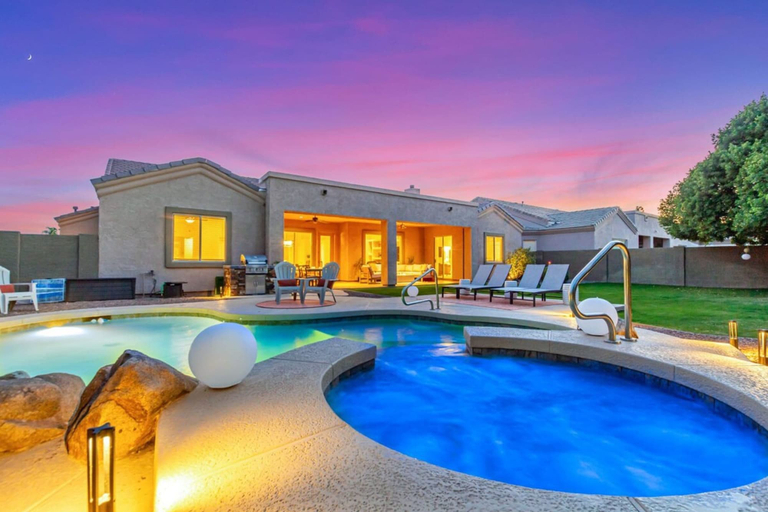 Room 3, The Dreaming Tree Sleeps 10 Pool Spa Firepit BBQ, Maricopa