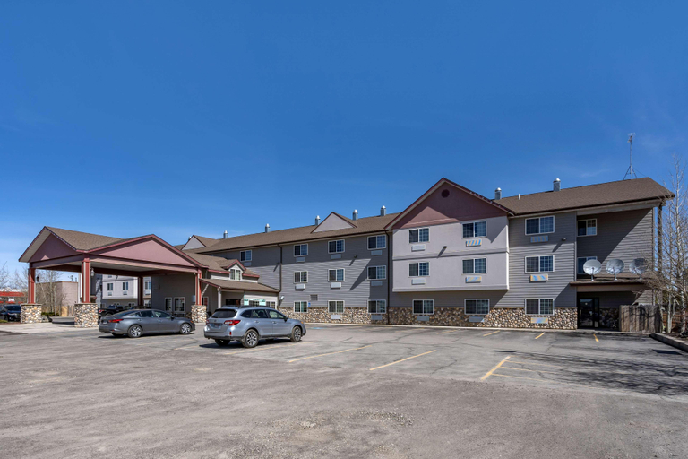 Exterior & Views 2, Best Western Desert Inn, Gallatin