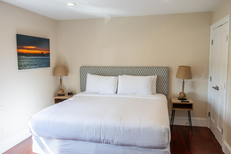 Bedroom 2, The East Island Reserve Hotel, Newport