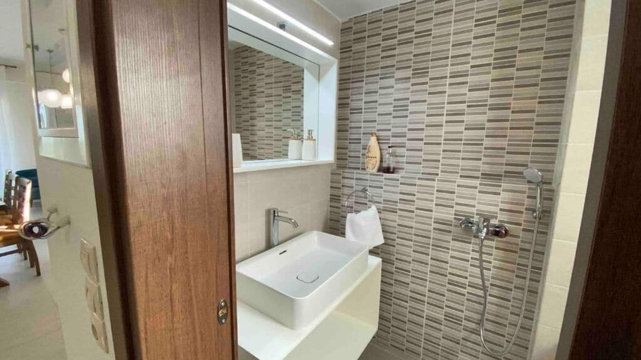 Bathroom 4, San Gerasimo Villas, Peloponnese
