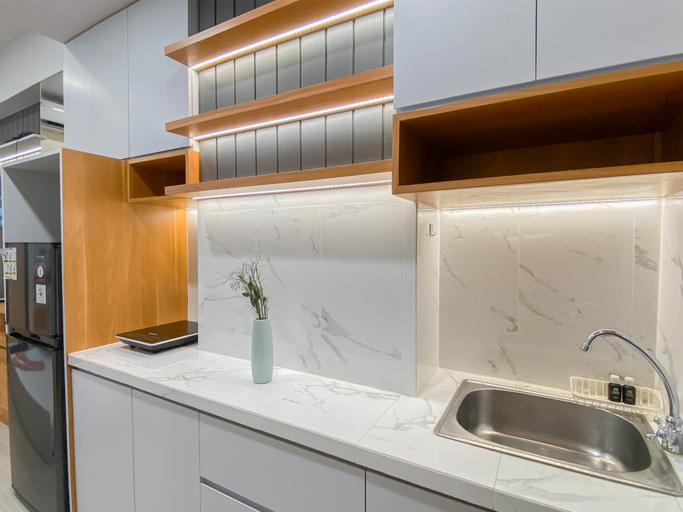 Others 4, Chic and Cozy Studio at Apartment Transpark Cibubur By Travelio, Depok