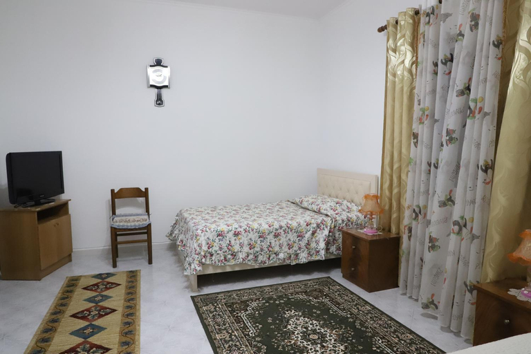Others 5, Villa Elena Gorice, Beratit