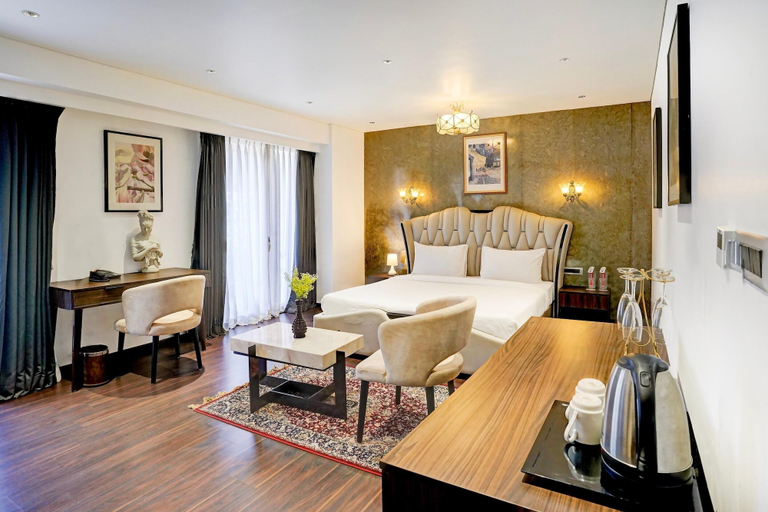 Room 4, Luxury Elegance at Magarpatta City Pune, Pune