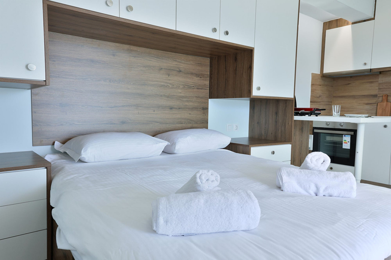 Room 4, LIV - View and the City Studio in Athens, Attica
