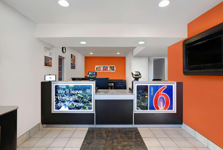 Public Area 2, Motel 6 Troutdale, OR - Portland East, Multnomah