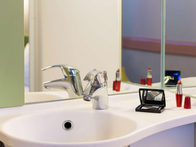 Bathroom 4, ibis budget Madrid Calle 30, Madrid
