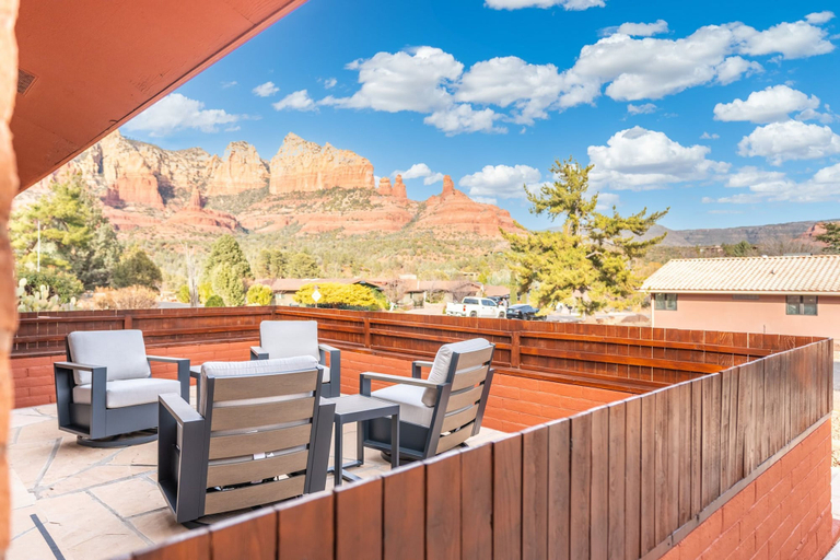 Room 5, NEW Redrock Experience Views Firepit Hottub, Coconino