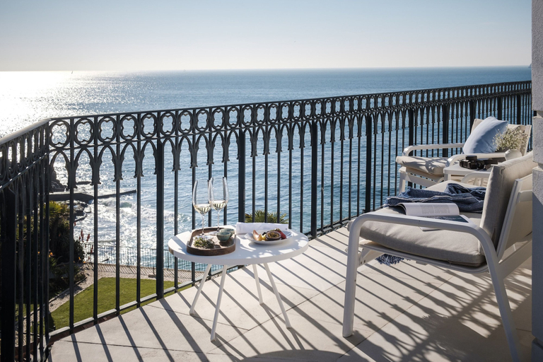 Room 5, Seaview Castle by Cadenzalux, Cascais