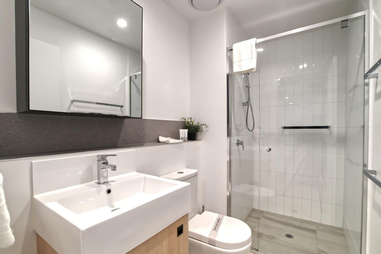 Bathroom, 2BR Food Drink Hub Pool 2 Cars Gym Rooftop, Newstead