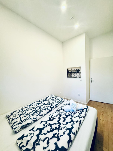 Bedroom 3, Spacious 3BR Near Kaufpark Alterlaa, Wien