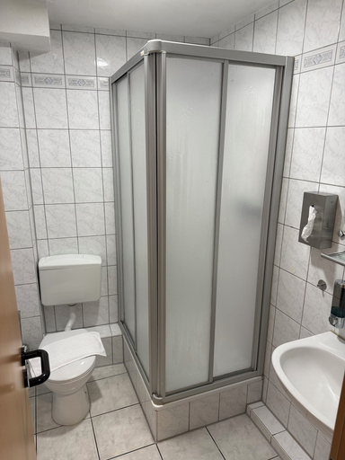 Bathroom 5, Eurocity Hotel, Main-Kinzig-Kreis