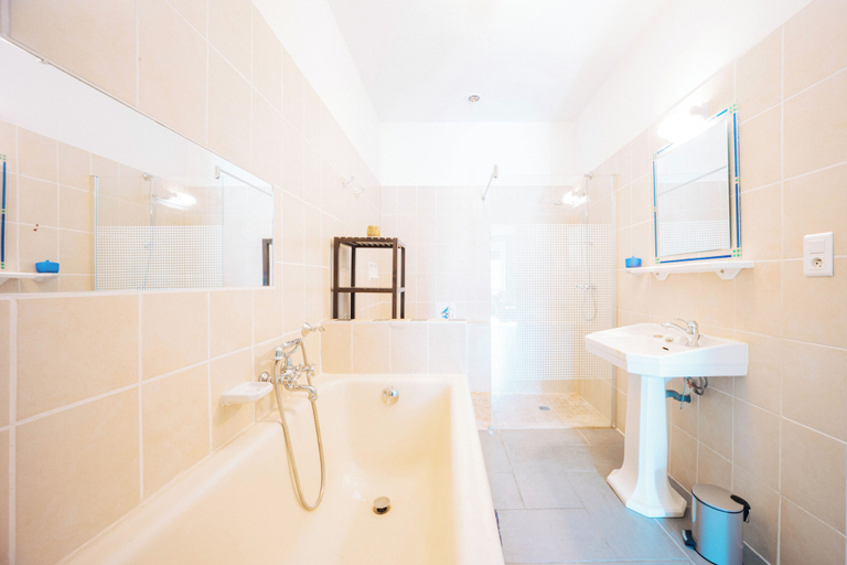 Bathroom 5, L'Aparté en Corbières, Aude