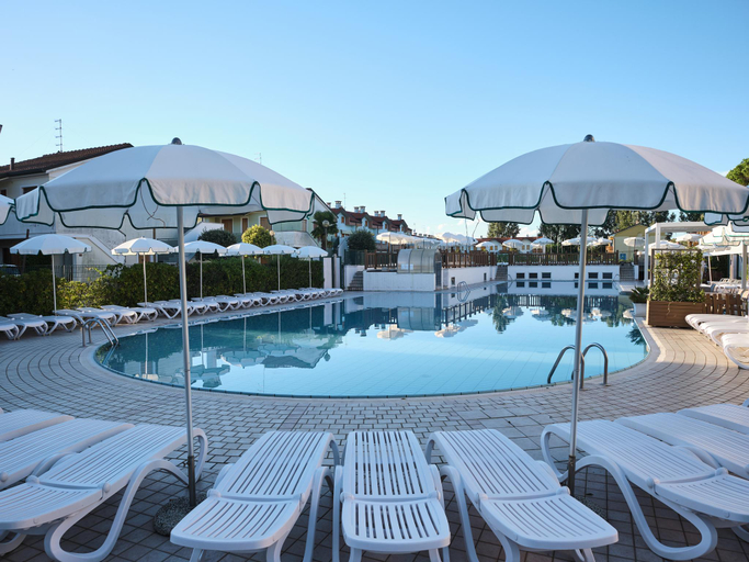 Sport & Beauty 2, Appartamento con Terrazza in Residence con Piscina per 6 ospiti, Rovigo